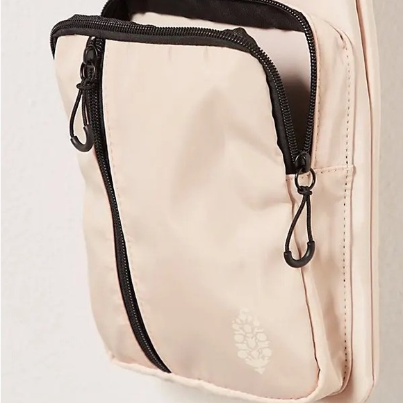 FP MOVEMENT Sprinter Sling Bag - Picture 2 of 6